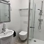 Colosseum Etterem Es 아파트 *