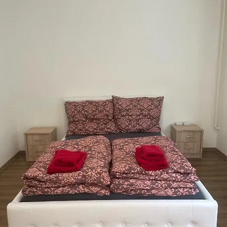 Colosseum Etterem Es Apartmán