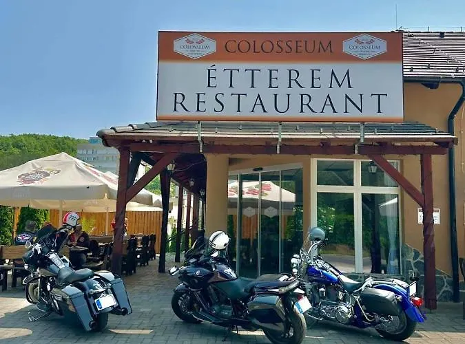 Colosseum Etterem Es Apartament *