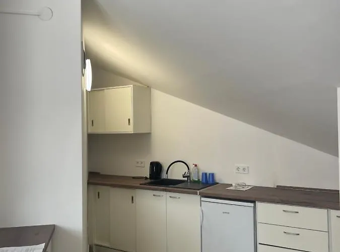 Colosseum Etterem Es Apartament